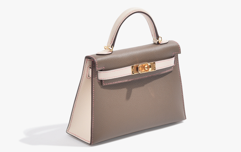 An overwhelming aura in a delicate form The charm of the mini size Kelly.